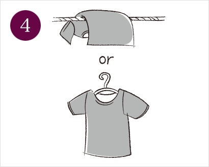 洗濯ポールにシャツの脇下部分から垂らしていただくか、ハンガーにかけた状態で直射日光を避けて干してください。乾燥後、アイロン等をされる場合は、当て布をして140度から160度までに設定し、縦方向にのみアイロンをかけてください。